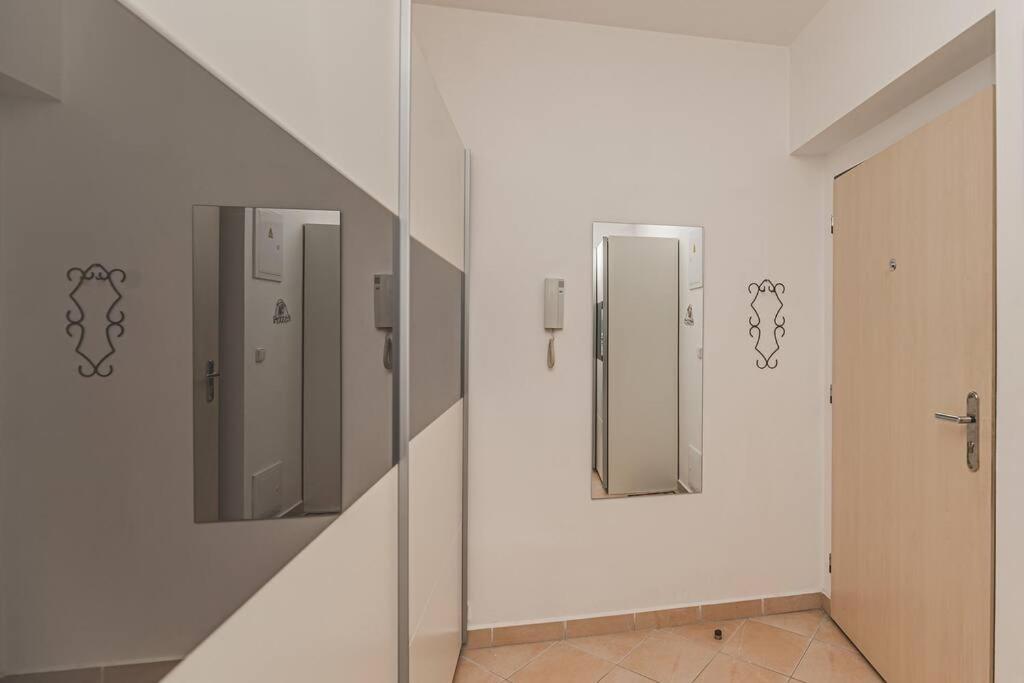 °°°Carolina'S Modern Apartment °°° Hradec Kralove Luaran gambar